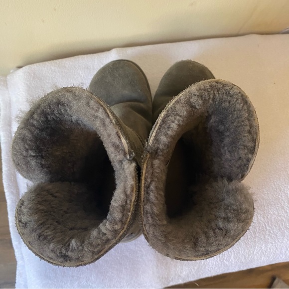 Women’s Gray Marciela Ugg Winter Boots Size 8 With Buttons - Picture 8 of 10